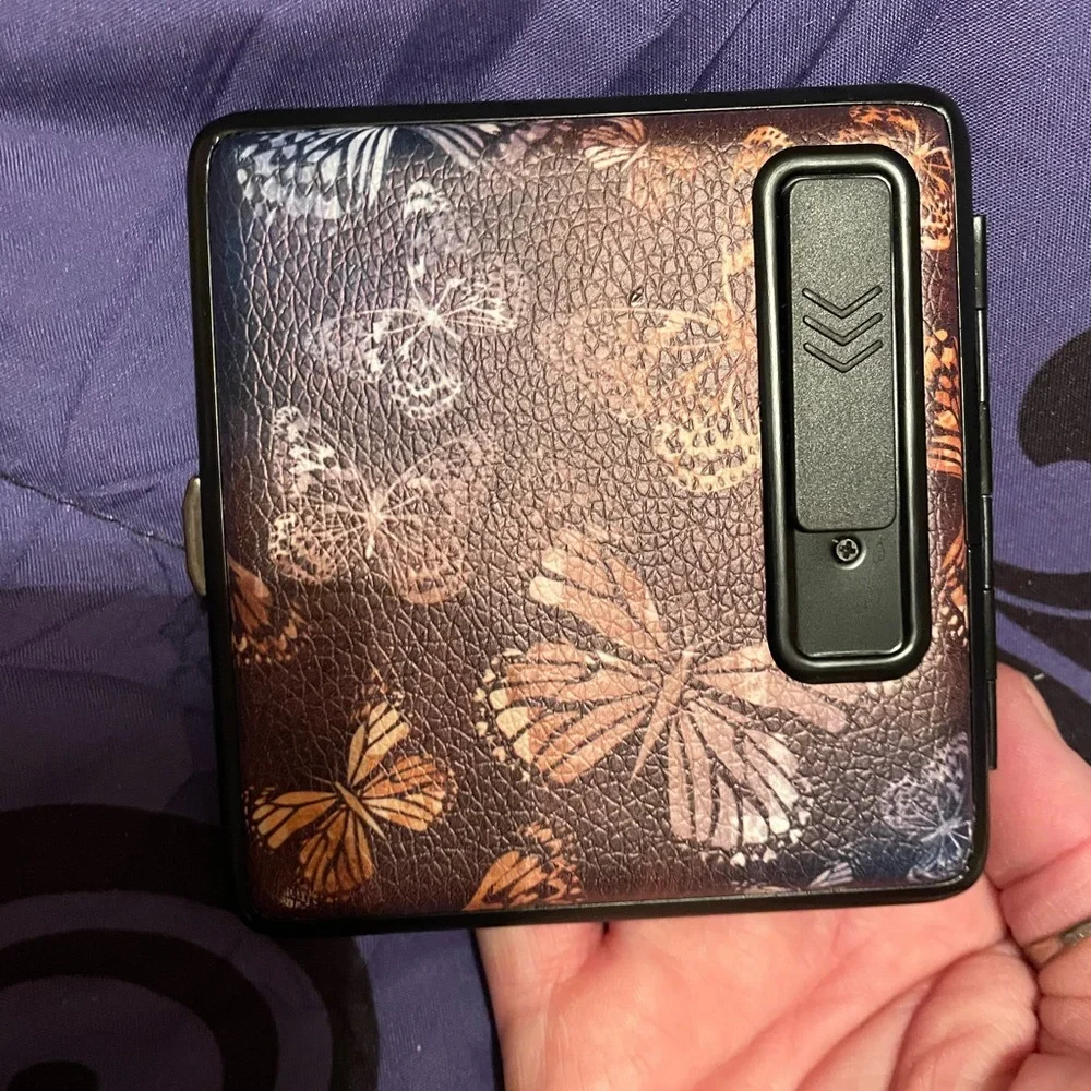 Butterfly Patterned Wallet - Picture 1 of 2